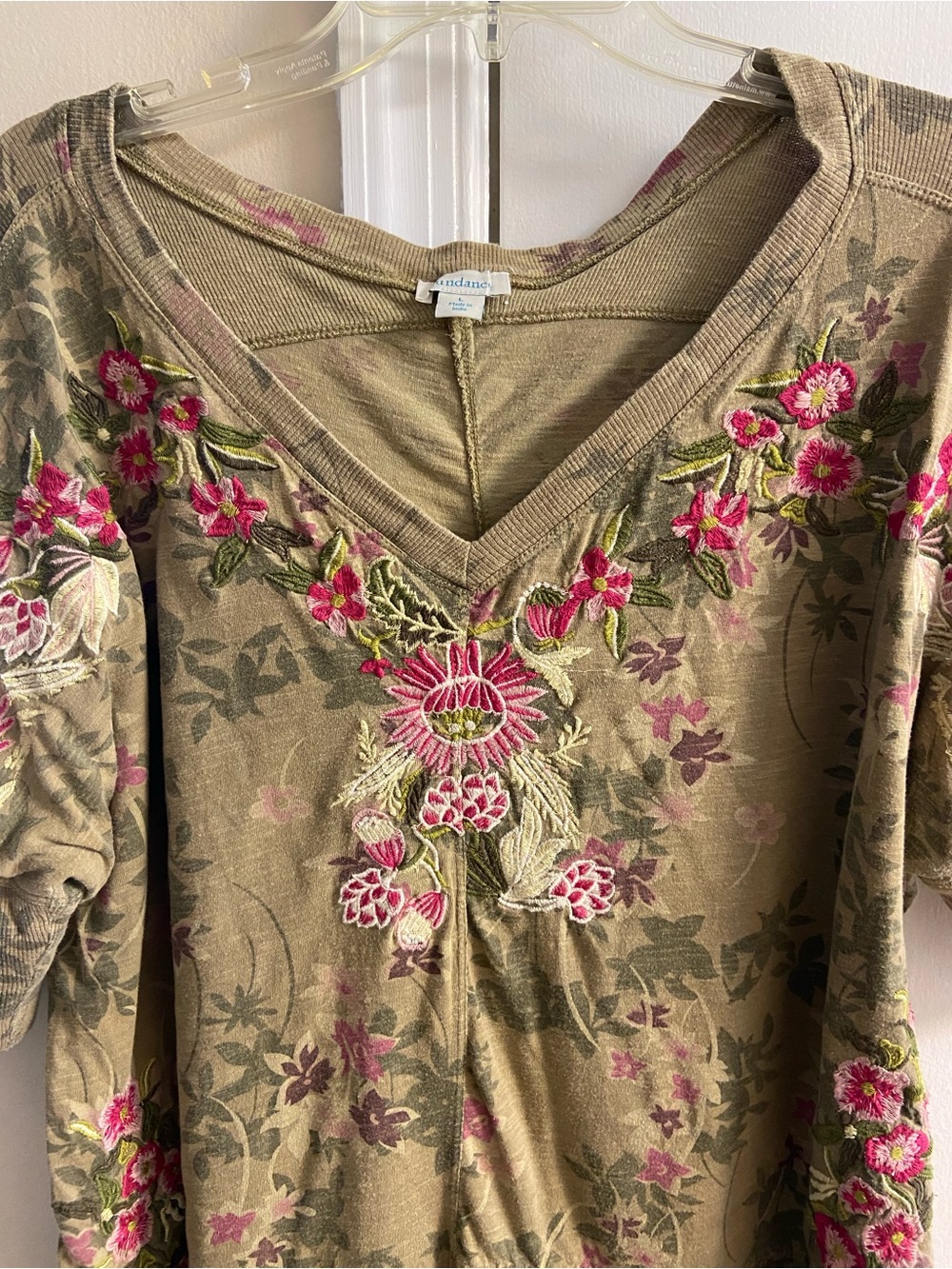 Sundance olive green v neck embroidered asymmetrical hem top Large - Picture 3 of 7